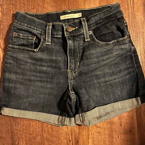 Levi’s shorts - Picture 1 of 2